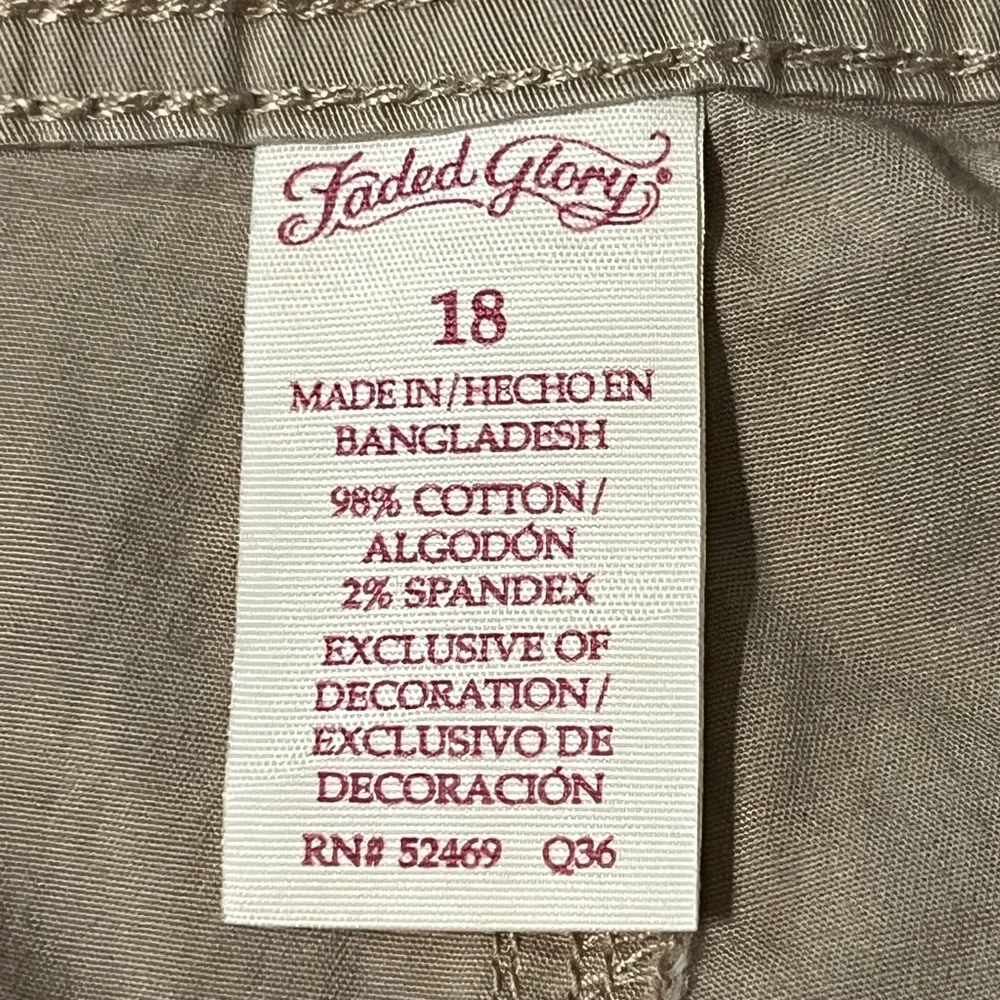 Faded Glory Women's Beige Cargo Shorts - Picture 3 of 3